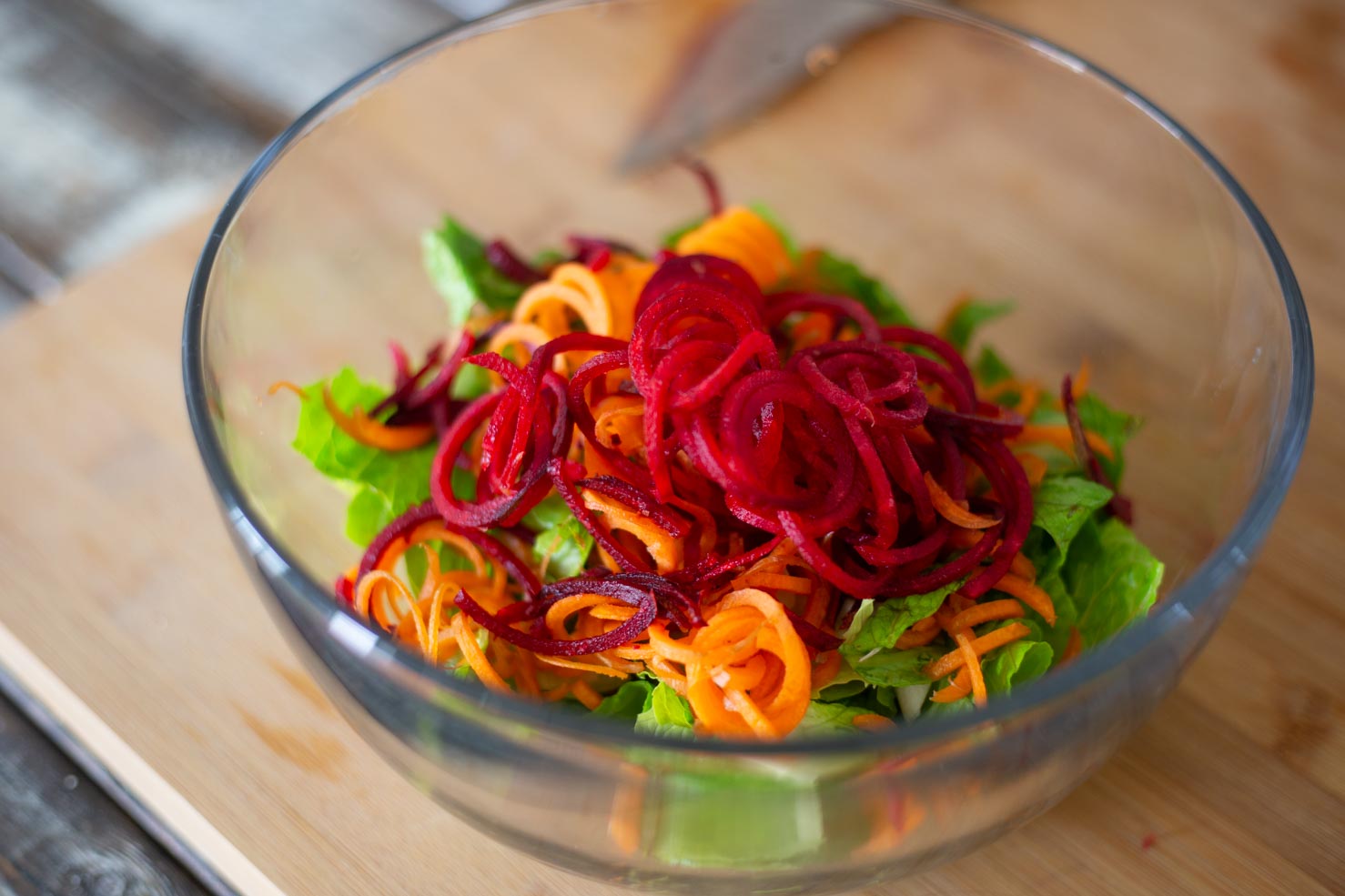 Raw Pad Thai Recipe - Spiralizing the beets and carrots