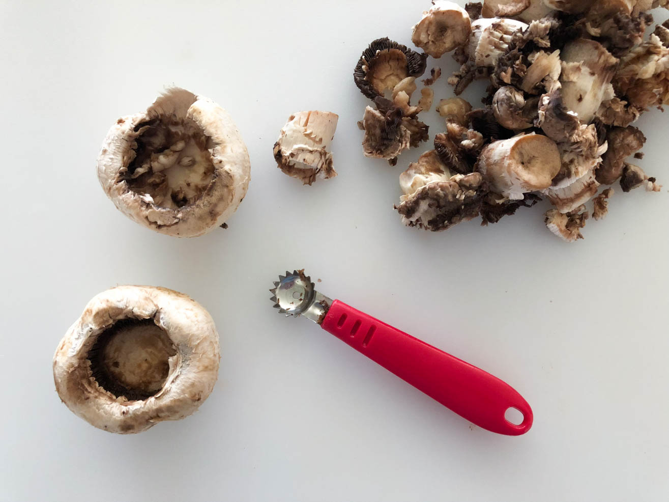How to clean the mushrooms for stuffed mushrooms with a scoop